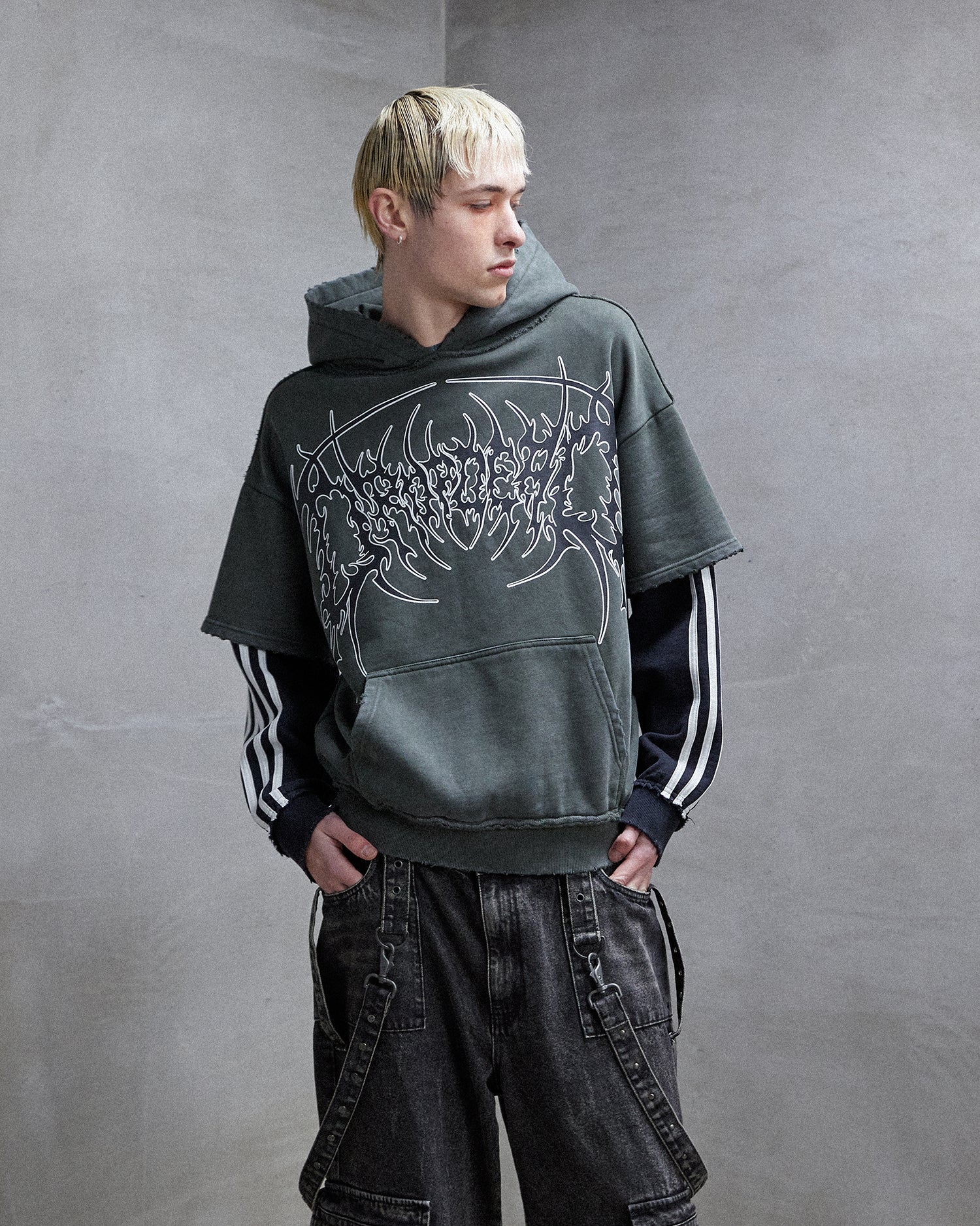 ミュージシャン NovelCore OUTER Hoodie OUTER Studs Logo Hoodie – BMSG